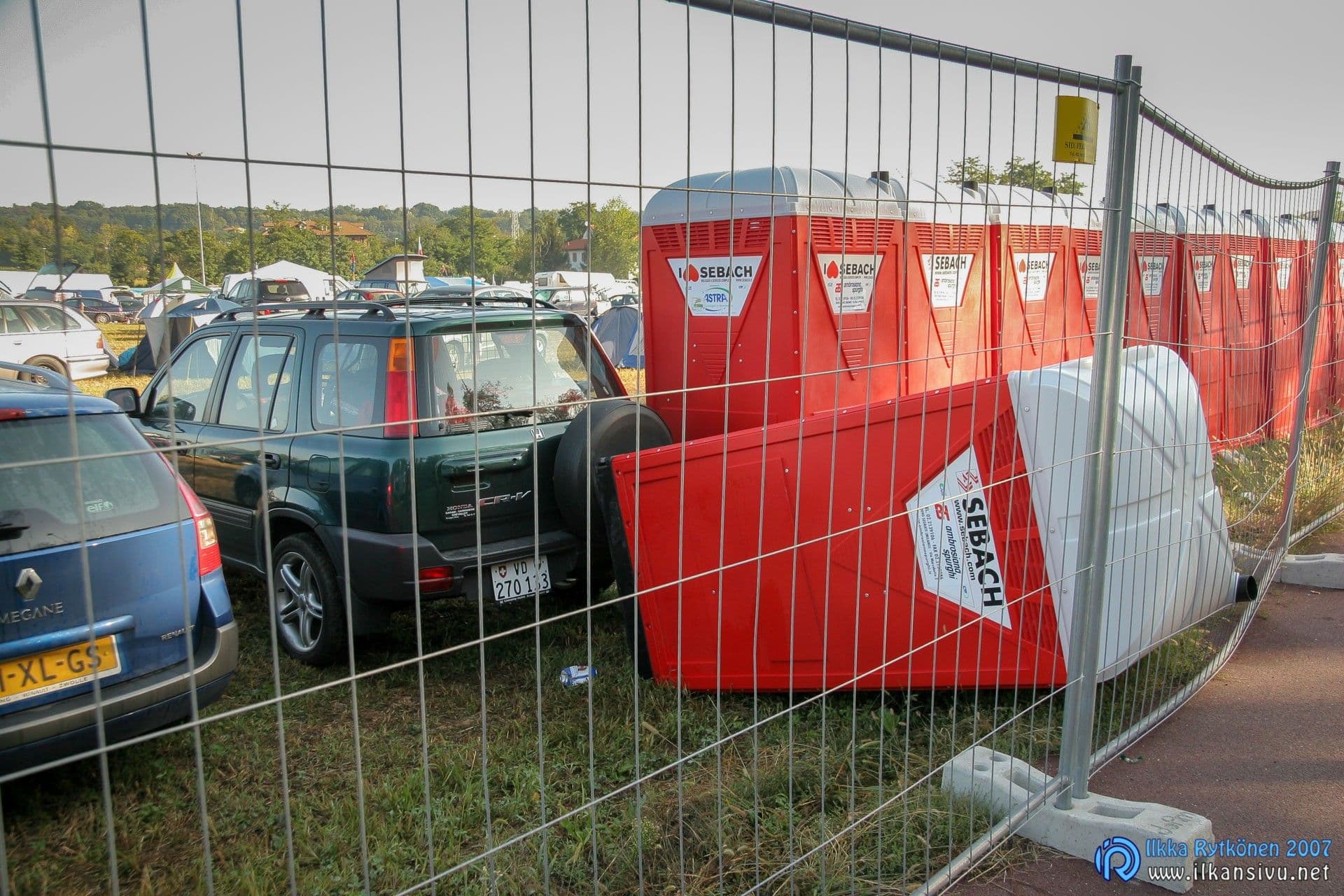 Ylimääräinen parkkiruutu Lesmon leirintäalueella