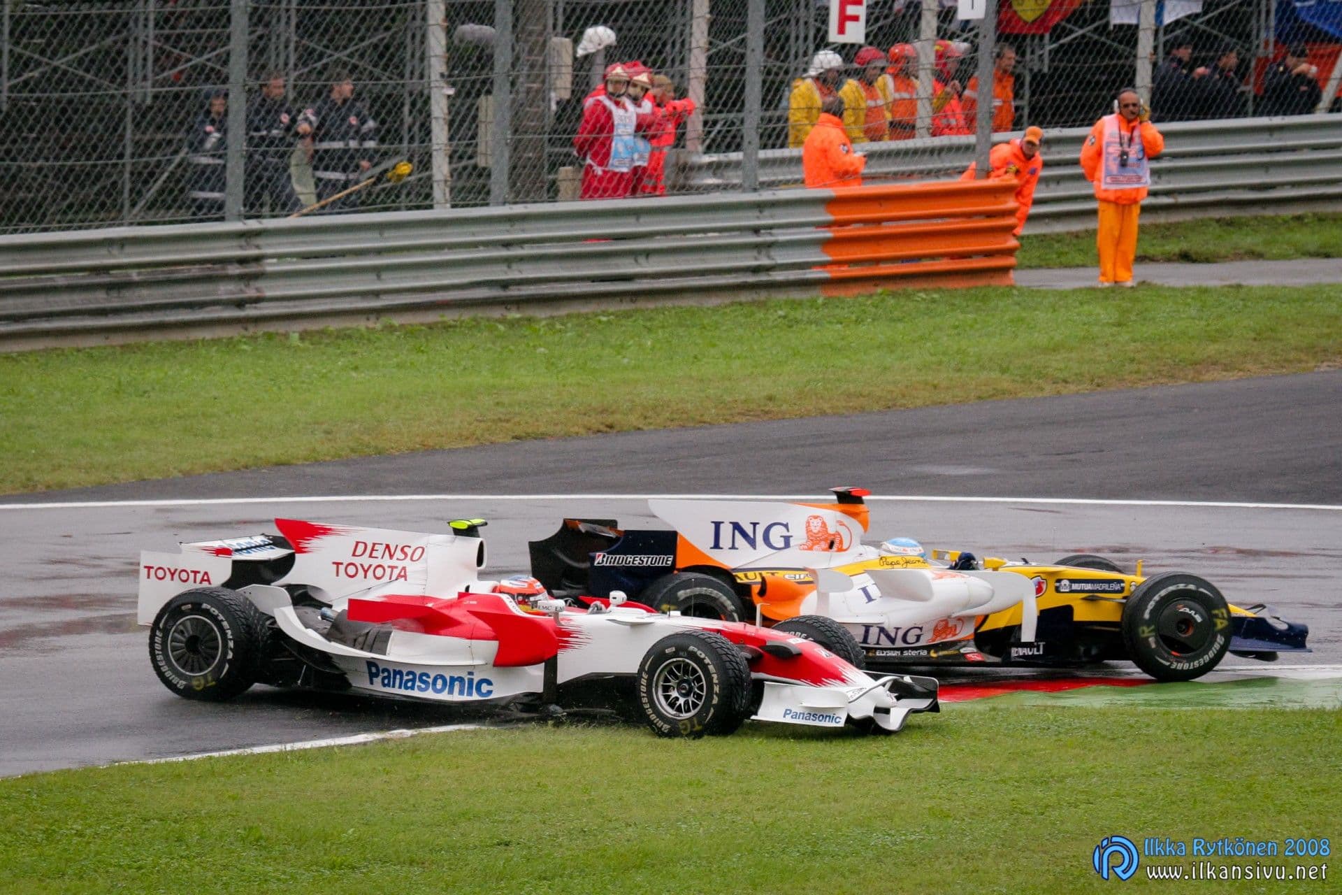 Timo Glock ja Fernando Alonso