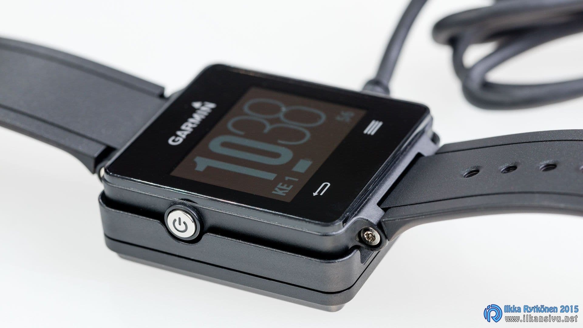 Garmin vívoactive lataustelakassa