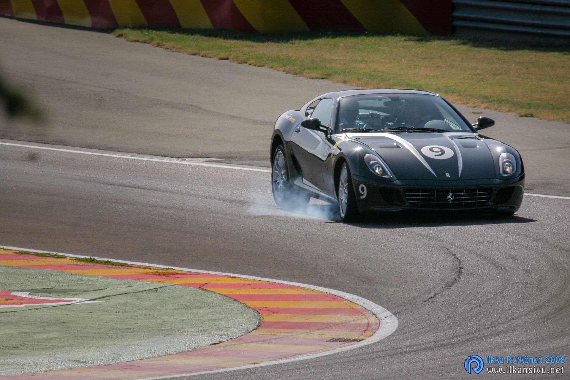 Ferrari testiajolla Fioranossa