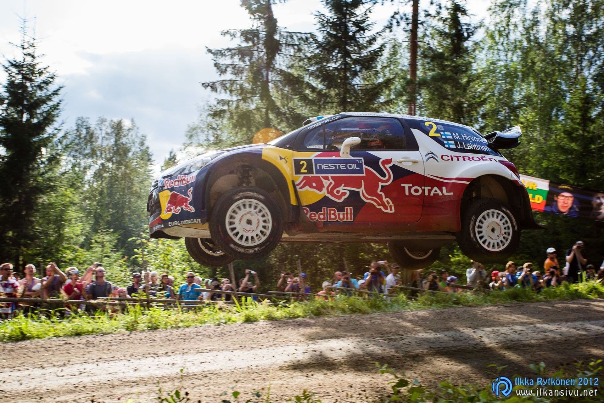 1/1600 s, f/7,1, ISO 1000, 40 mm, EF17-40mm f/4L USM, Neste Oil Rally Finland 2012, Mikko Hirvonen