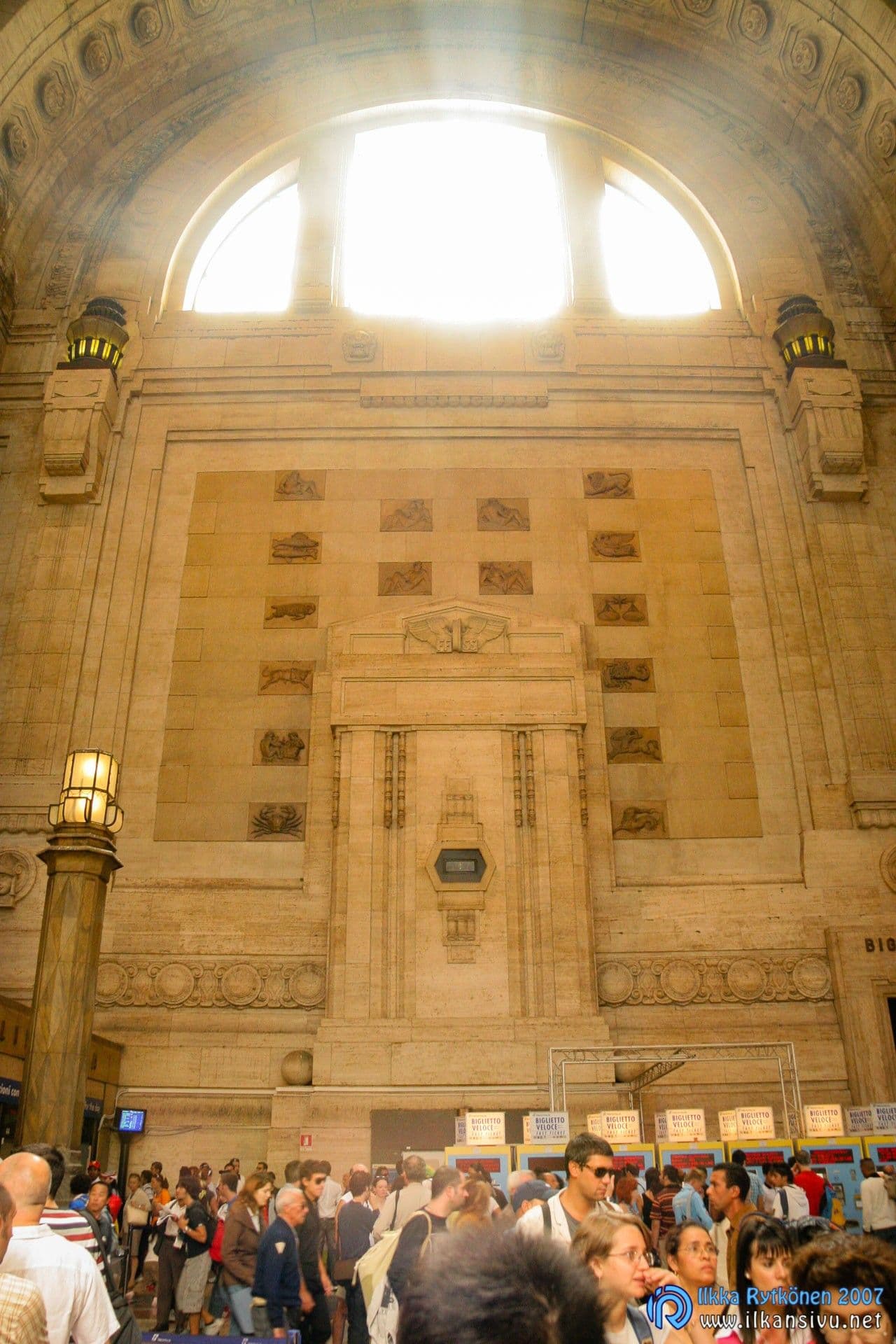 Stazione Centrale, Milanon päärautatieasema.