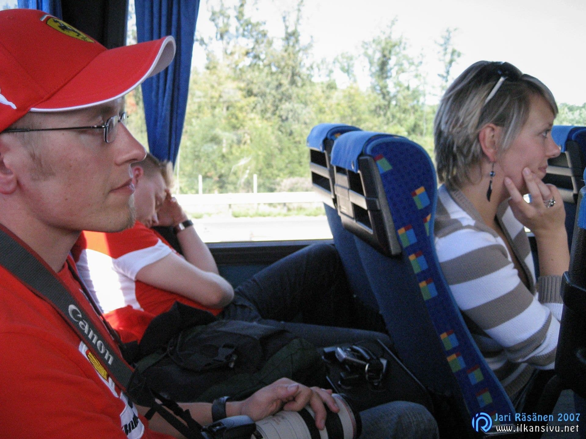 Ilkka ja Harri, bussimatkalla Torinosta Milanoon