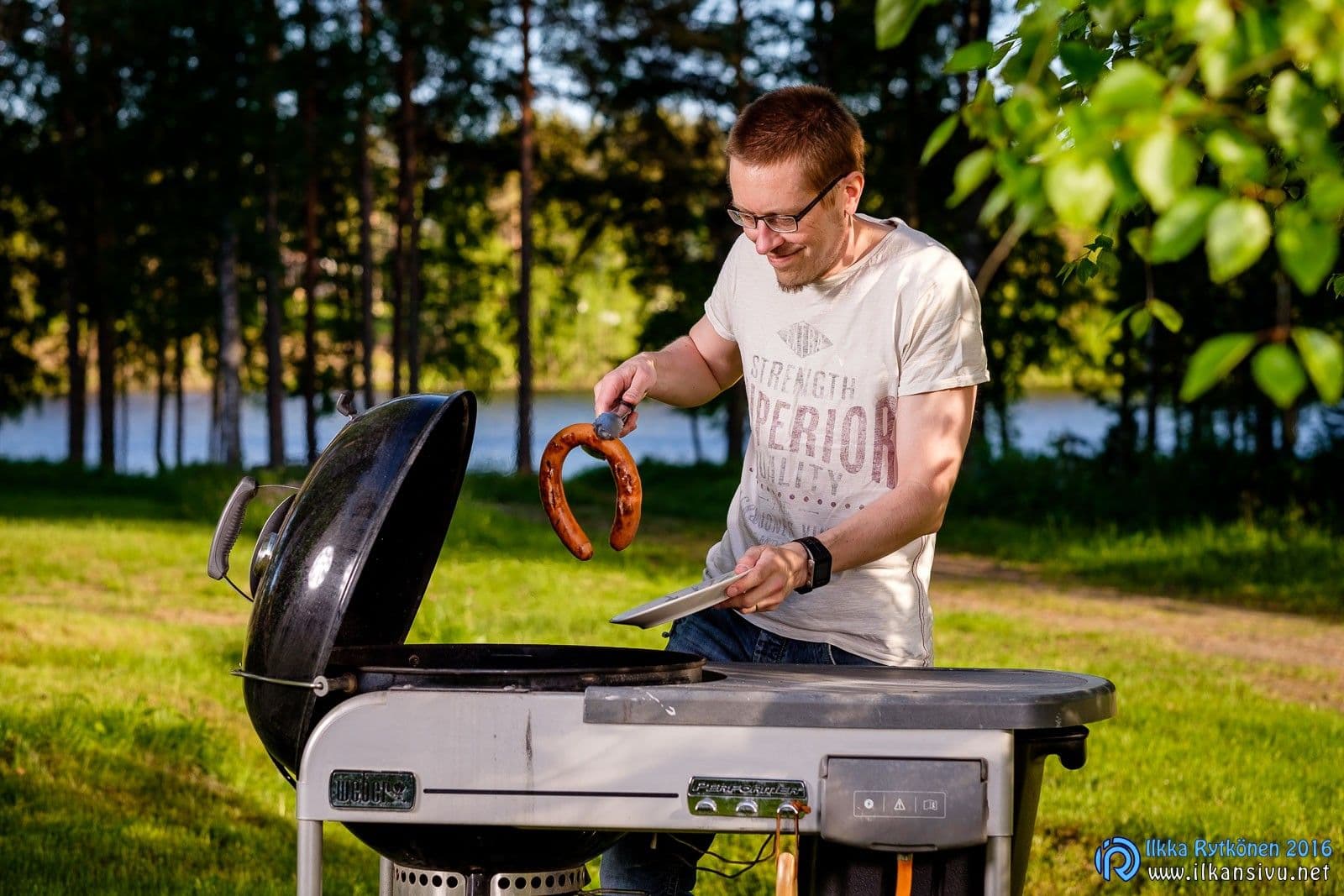 Makkaran grillausta