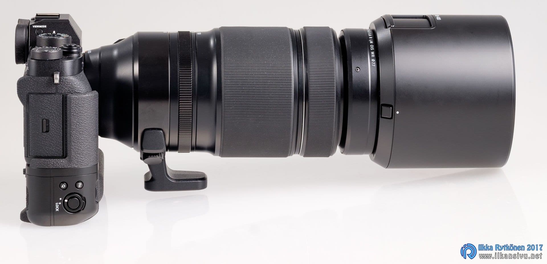 Fujifilm X-T2 ja XF100–400 mm -objektiivi sivulta akkukahvan kanssa