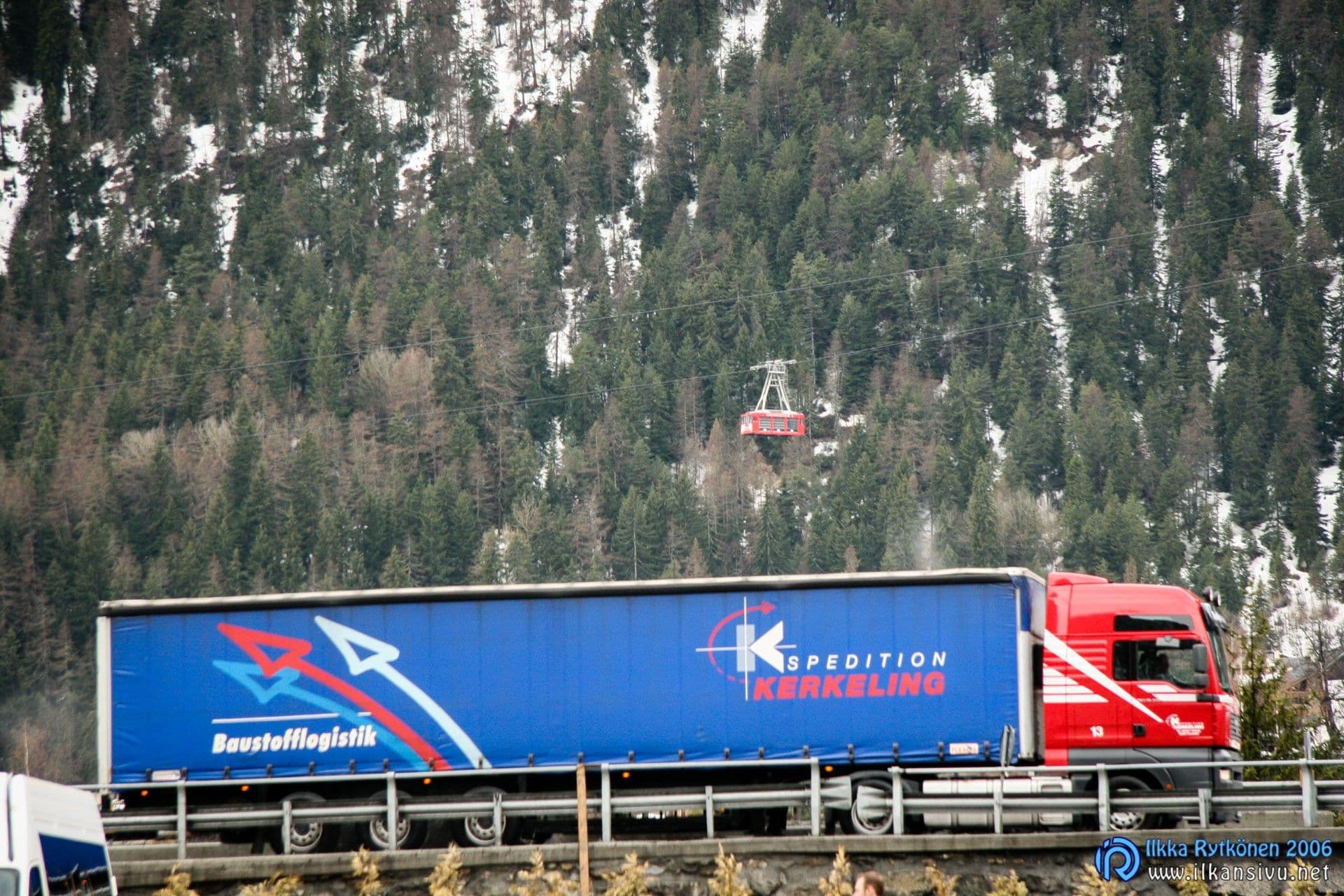Puoliperävaunu ja Courmayeurin suurin kabiinihissi